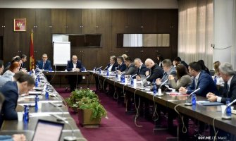 Nove mjere: Obustavlja se javni prevoz putnika u CG, granični prelazi, zatvaraju se frizerski i kozmetički saloni...