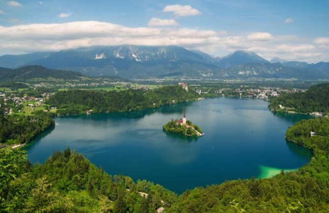 Šta se dešava sa najpoznatijim slovenačkim jezerom? (FOTO)