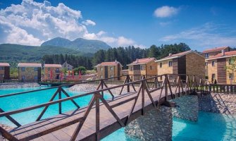 Etno selo „Sveti Georgije“ na raspolaganje stavilo 15 bungalova -vila sa ukupno 90 ležajeva, a hotel „Grand“ 40 soba sa 80 ležajeva