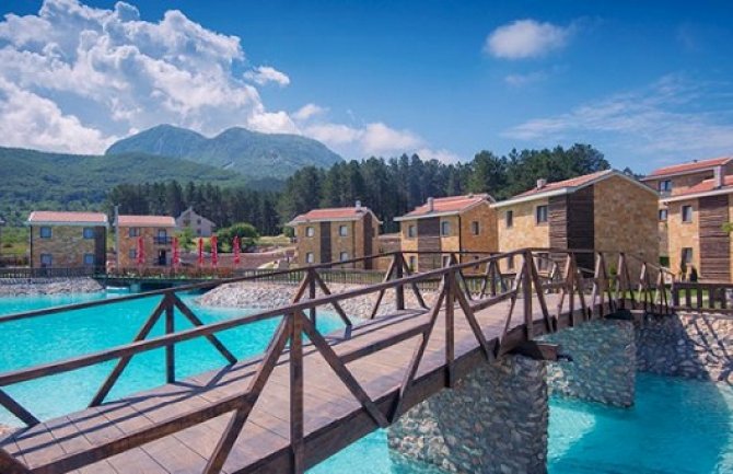 Etno selo „Sveti Georgije“ na raspolaganje stavilo 15 bungalova -vila sa ukupno 90 ležajeva, a hotel „Grand“ 40 soba sa 80 ležajeva