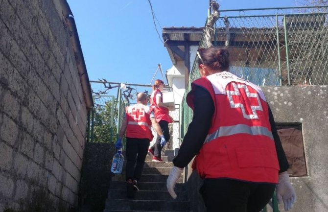 Komunalna policija nastavila kontrole, volonteri pomažu starima