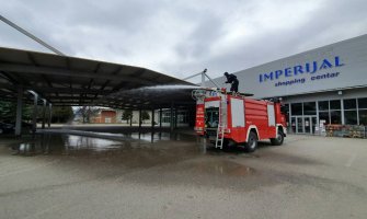 Bijelo Polje: Služba zaštite obavila dezinfekciju javnih površina kod bolnice, Doma zdravlja, supermarketa...