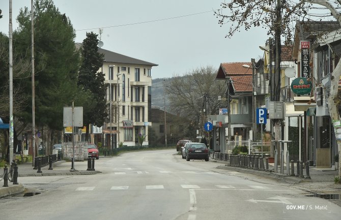 Tuzi:  Od ranih jutarnjih sati na terenu blizu 100 volontera koji vrše raspodjelu namirnica