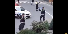 Policajci u Andori plešu za djecu koja su ostala u karantinu (VIDEO)