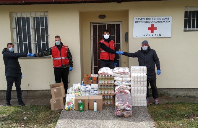 Odbornici Demokrata Kolašin donirali namirnice Crvenom krstu