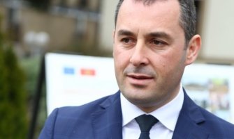 Šćekić pozvao Vučića da donira respiratore direktno Beranama, 