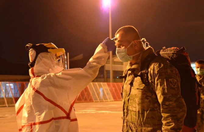 Crnogorski vojnici nakon dekontaminacije i zdravstvenog pregleda upućeni u karantin 