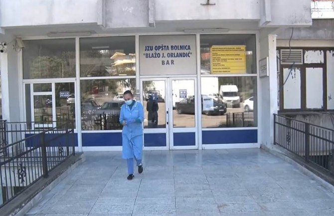 Hirurzi, ginekolozi, instrumentari i babice iz barske bolnice poslati u izolaciju
