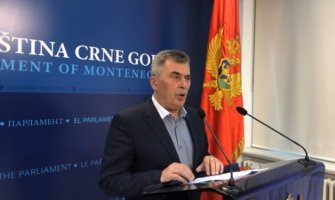 Đukanović: Svim punoljetnim građanima CG uplatiti po 222 eura, svakoj porodici paket pomoći