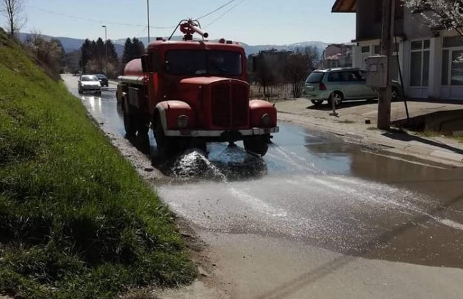 Završen drugi krug dezinfekcije objekata i ulica u Beranama