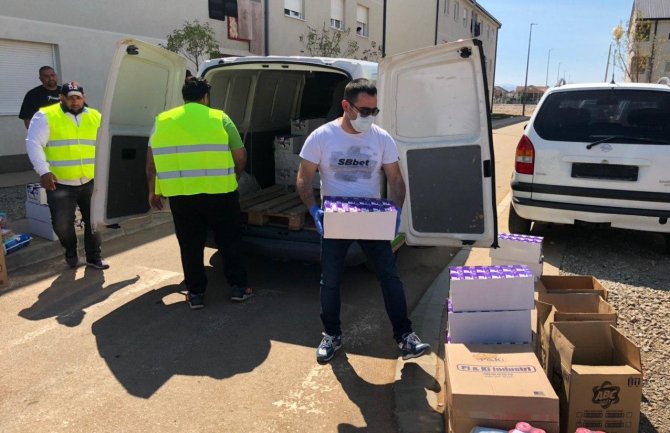 Novac i paketi humanitarne pomoći za stanovnike Tuzi i naselja Vrela Ribnička od SBbet