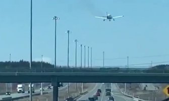 Avion zbog kvara sletio na autoput (VIDEO)