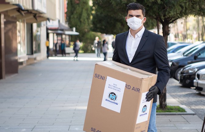 Multimedijal MNE donirala zaštitne maske Opštinskom timu, distribuira proizvode lokalnih poljoprivrednika...