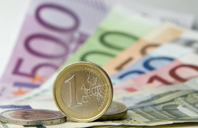 Apsolutni prioritet redovne plate, penzije...