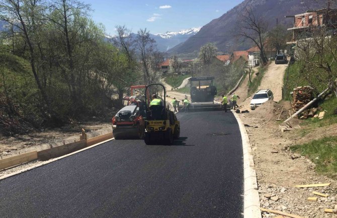Plav: Danas počelo asfaltiranje Prnjavorske ulice, biće gotova do kraja sedmice