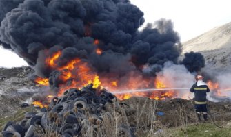 Ekološki incident: Gori deponija guma kod Pljevalja (FOTO)