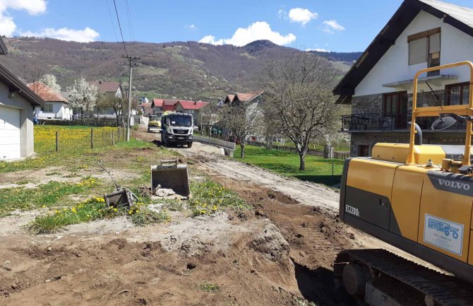 Počela rekonstrukcija najstarije ulice u Plavu