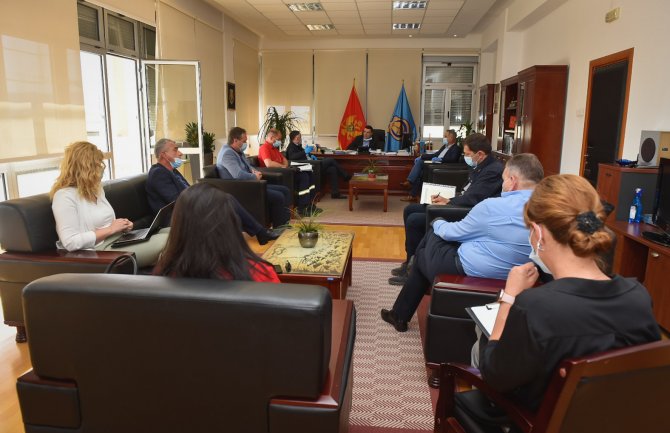 U Tivtu nema cirkulacije virusa, otvaraju se Pine, parkovi i šetališta