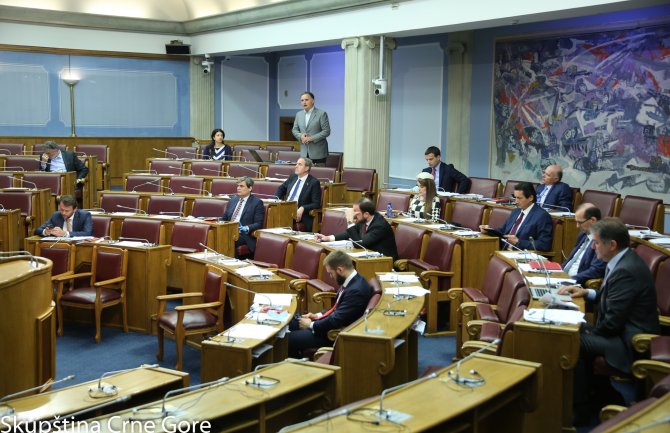 Poslanici smatraju da je 222 eura svakom odraslom građanun nerealna mjera