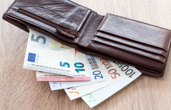 Prosječna zarada u martu iznosila je 524 eura