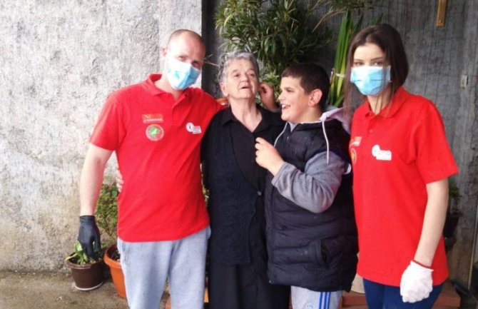 Donirano pet paketa pomoći za OSI