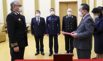 Putin odlikovao sjevernokorejskog lidera Kim Džong Una