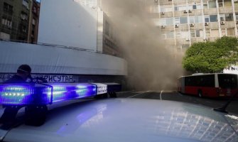 Beograd: Zapalio se autobus u tunelu