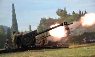 Počasna paljba: 10 plotuna iz šest haubica sa brda Gorica 