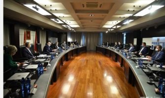 Od sjutra dozvoljeni vjerski obredi, kao i saobraćaj unutar regiona: Zabrana okupljanja ostaje na snazi