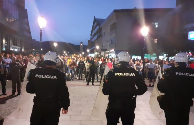 Marić: DF očito vodi kampanju koja neće nimalo biti prijatna po građane; Raonić: Mitropolija da se ogradi od zloupotreba