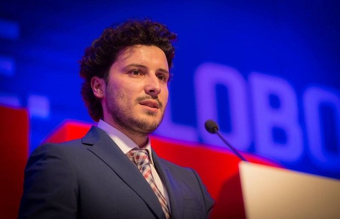 Abazović: Narod mnogo manje posvađan nego što to politika želi da prikaže