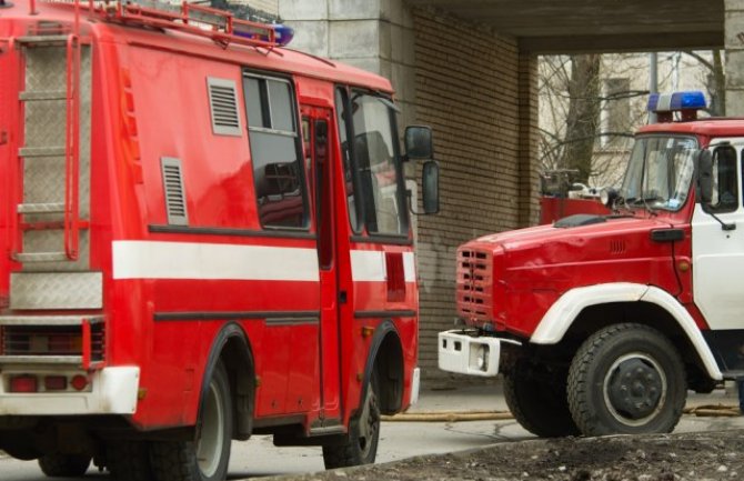 Najmanje 11 vatrogasaca povrijeđeno u požaru