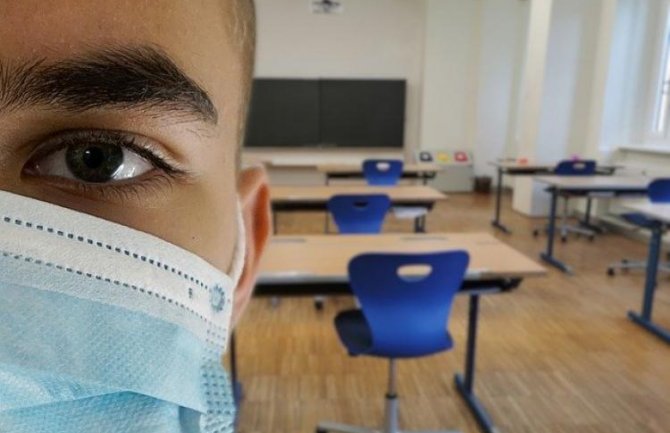 Polaganje maturskih, stručnih i polumaturskih ispita pod maskama uz razmak od dva metra