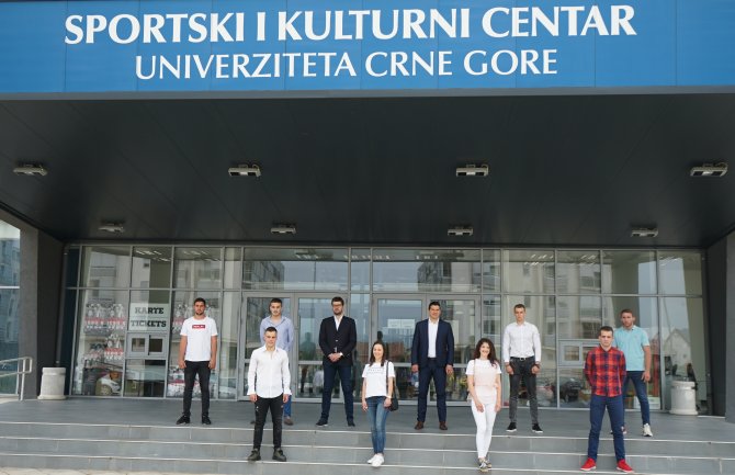 Stipendije za 8 studenata, Janović: Ponosni na uspješne studente i sportiste