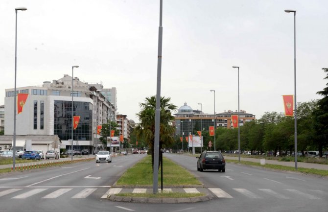 U susret Danu nezavisnosti Podgorica ukrašena državnim zastavama