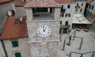Rekonstruisan gradski sat u Kotoru