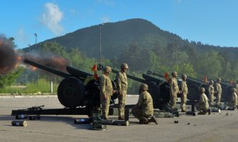 Cetinje: Počasna paljba uoči 21. maja - Dana nezavisnosti (FOTO)