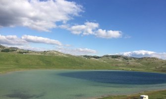 Sunčano, pojačan vjetar