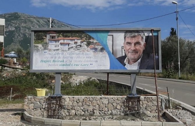 Bilbord u Baru u znak zahvalnosti Bjelopoljcu: Hajriz je za života dobrotom postao simbol CG