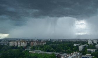 Nevrijeme u Hrvatskoj: Obilna kiša i grad srušila crijep sa nekih zgrada 