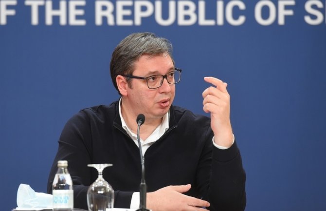 Vučić: Predstojeća zima hladna, ali će sljedeća biti polarna