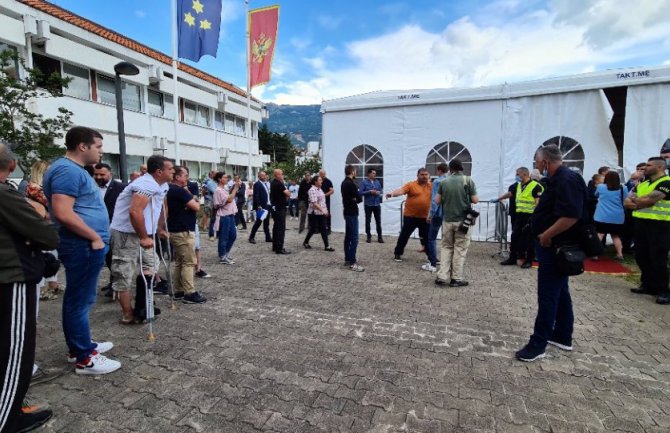 Sjutra počinje dijalog o smirivanju tenzija u Budvi