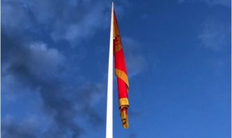 Crnogorska zastava se vijori iznad Skalina na jarbolu od 14 metara