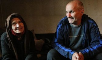 Primjer solidarnosti sa Kosova: Albanac brine o starici srpske nacionalnosti, jedinoj stanovnici sela Vaganeš