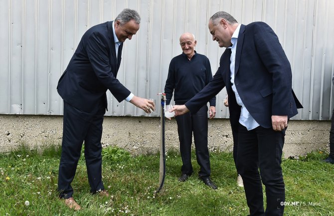 Simović na Žabljaku obišao lokalne puteve, otvorio vodovod Krš – Šaranci: Vodu dobilo 40 domaćinstava