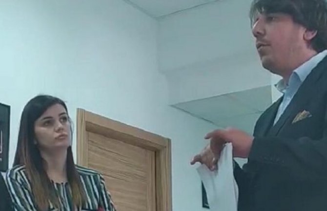 Radović pocijepao odluke o njegovoj i smjeni Carevića