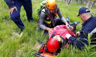 Planinari i vatrogasci spasili ženu iz 50 metara duboke provalije na Orjenu