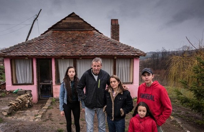 Šimunovići u kući živjeli sa 300 zmija: Nađene po zidovima, temeljima i tavanu