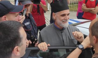 Sveštenicima određeno zadržavanje do 72 sata