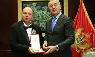 Đukanović uručio orden pravnom savjetniku u Ambasadi SAD-a: Radujem se kontinuitetu dobre saradnje sa vladom SAD